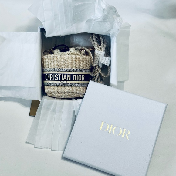 Dior GWP Mini Straw/Woven Drawstring Pouch in Beige and Dark Blue - Picture 3 of 4